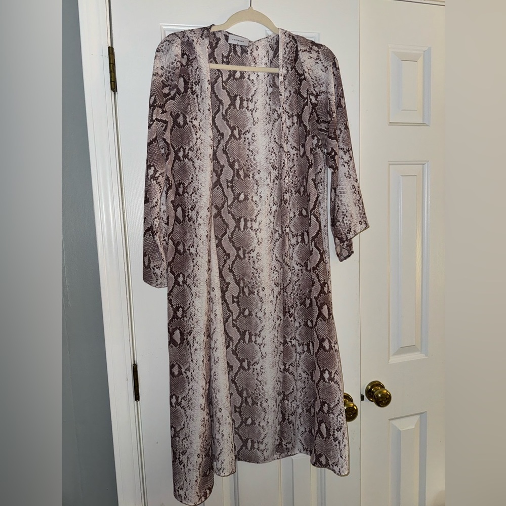 Snakeskin‎ kimono